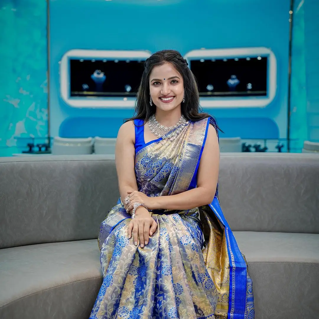 SOUTH INDIAN ACTRESS SIRI HANMANTH IN BLUE SAREE SLEEVELESS BLOUSE